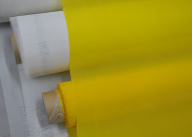 Το άσπρο/κίτρινο ύφασμα 55 πολυεστέρα εκτύπωσης οθόνης συνήθειας δεν περνά κλωστή σε καμία επεξεργασία επιφάνειας