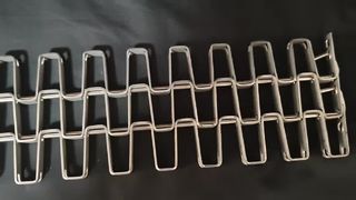 Προσαρμοσμένη ανθεκτική στη θερμότητα συνεχής τροφή ss304 Metal 316 πέταλο από ανοξείδωτο ατσάλι με μεγάλο πλέγμα τοίχου επίπεδο