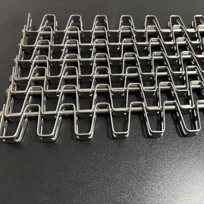 Metal Chain Driven Horseshoe Stainless Steel Honeycomb Mesh Belt for Seafood Cooling