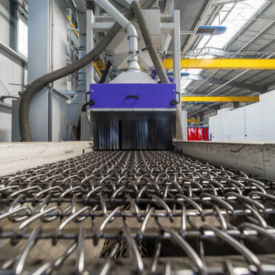 Καλή τιμή. Μεταλλική ταινία μεταφοράς με συρμάτινο πλέγμα, με κίνηση αλυσίδας, μεταλλική ταινία πλέγματος με συμβατική ύφανση, που προσφέρει ανεμπόδιστα ανοίγματα για μεταφορά προϊόντων σε απευθείας σύνδεση